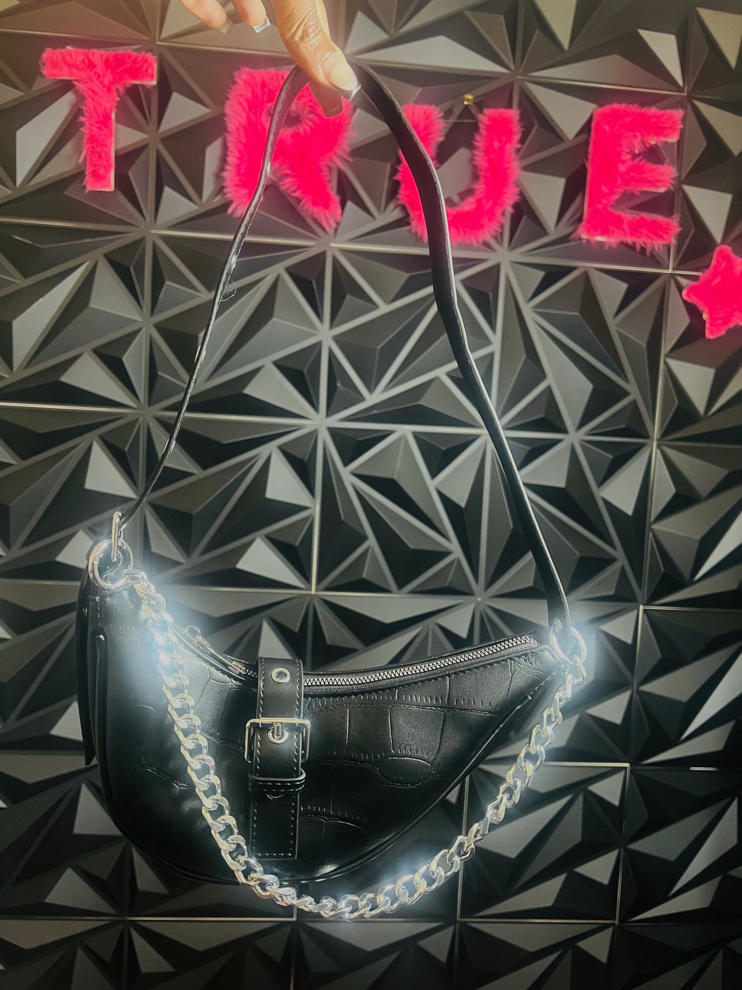 Black chained purse 🖤