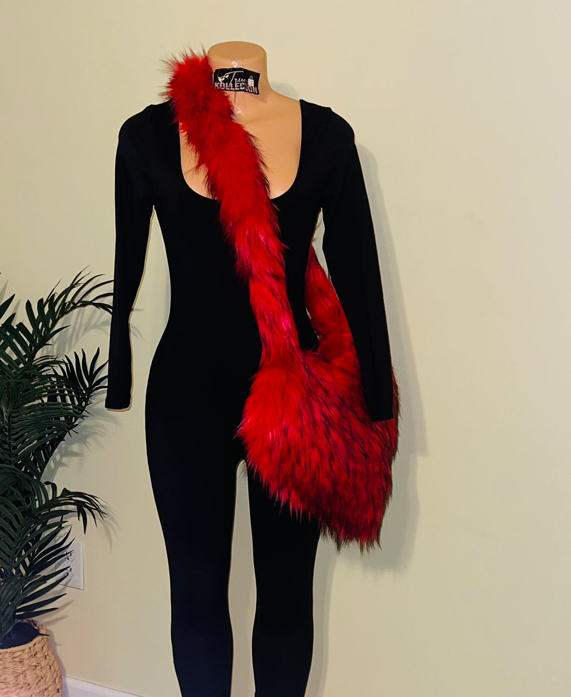 OVERSIZED FLUFFY HEART PURSE